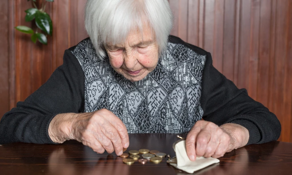 Seniorzy, którzy skończyli 70 lat, są m.in. zwolnieni z opłat podczas wyrabiana paszportu