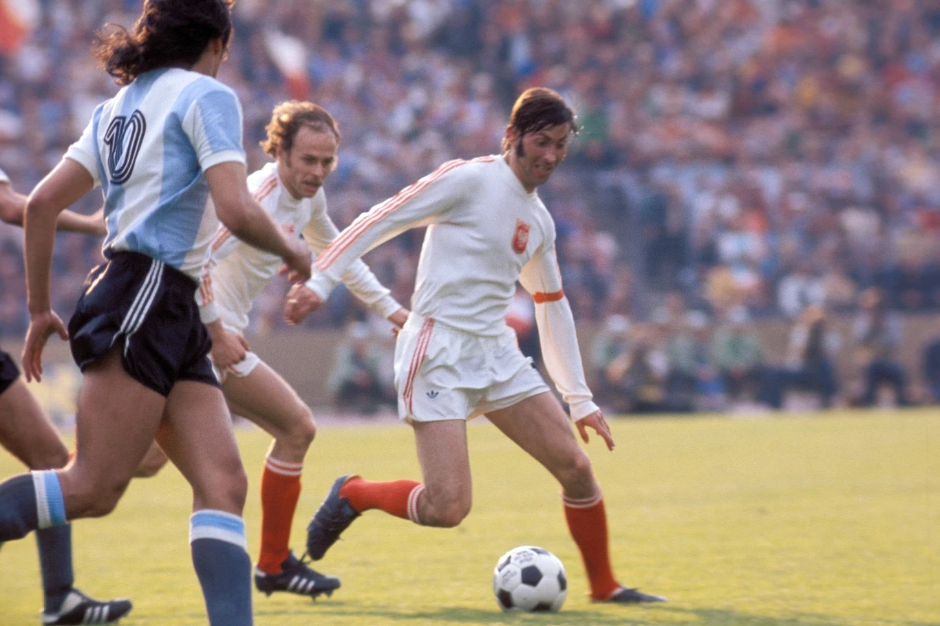 Kazimierz Deyna (obok Grzegorz Lato) podczas meczu Polska - Argentyna na mistrzostwach świata 1974 w RFN Kazimierz Deyna (obok Grzegorz Lato) podczas meczu Polska - Argentyna na mistrzostwach świata 1974 w RFN