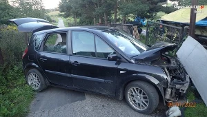 Nietrzeźwa kobieta wjechała w ogrodzenie 