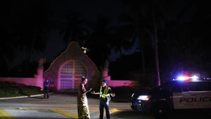Amerykańskie służby przed posiadłością Donalda Trumpa w Mar-a-Lago na Florydzie, 8 sierpnia 2022 roku