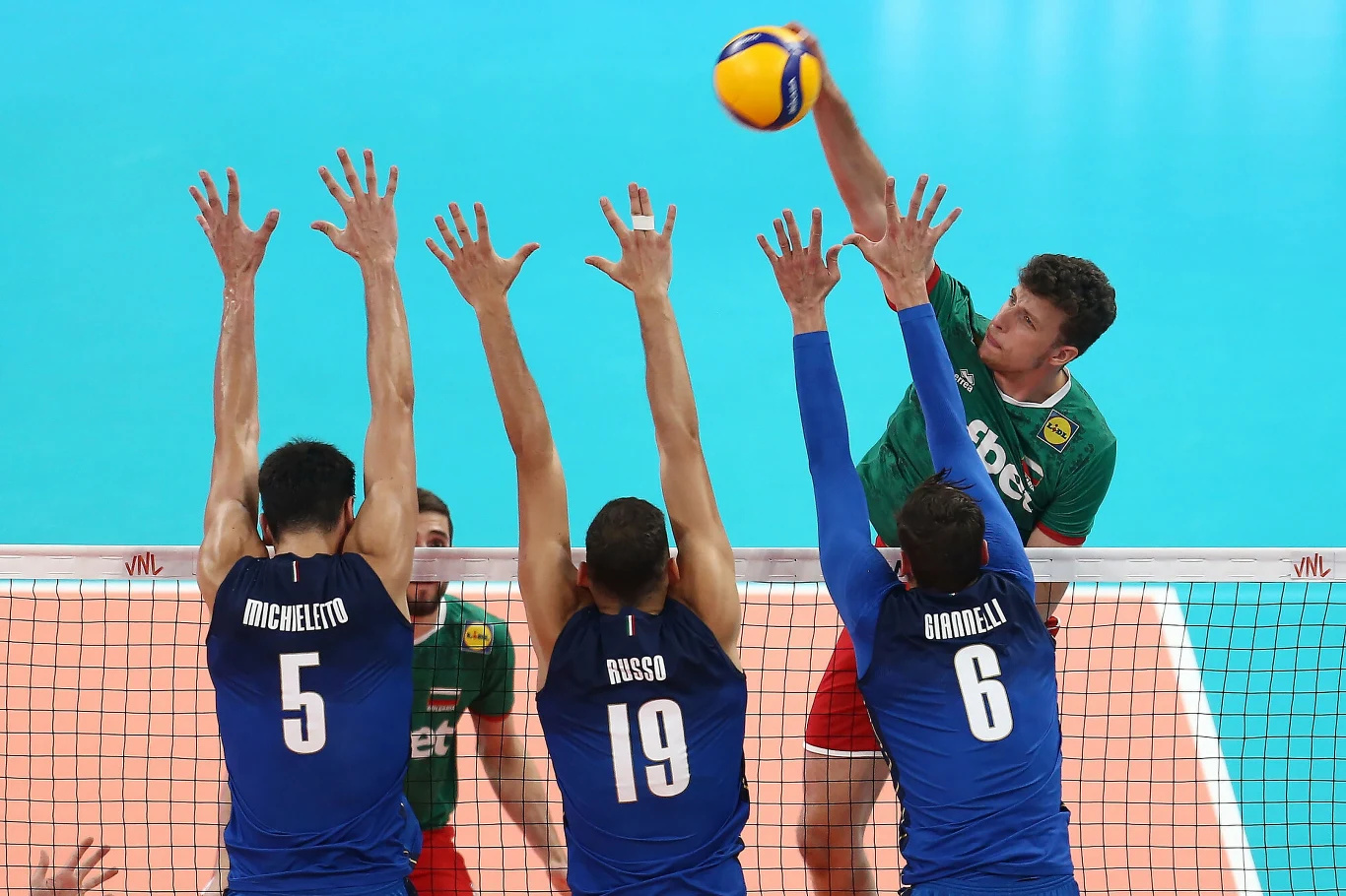 Denis Kariagin w meczu Bułgarii z Włochami Denis Kariagin w meczu Bułgarii z Włochami