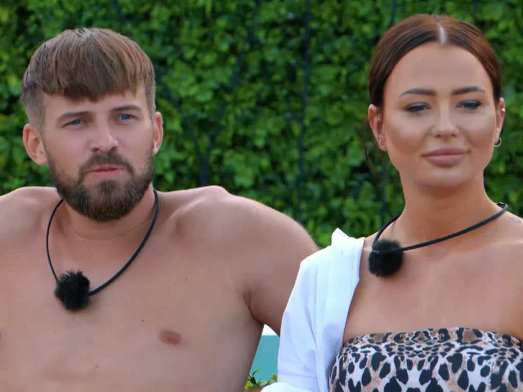 „Sobota na Love Island. Wyspa miłości”: Na rajskiej wyspie odżył temat szkoły