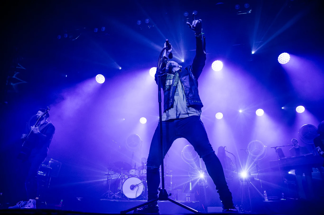 Muzyk w 2003 r. wypuścił swój debiutancki album "In Exile", po czym zdecydował się porzucić karierę i zaszył się jednym z klasztorów we Francji. Na muzyczną scenę wrócił dopiero po sześciu latach przerwy. Jego solowy dorobek obejmuje jeszcze płyty "Human" (2015), "Ruah" (2016) i "iD" (2017). Muzyk w 2003 r. wypuścił swój debiutancki album "In Exile", po czym zdecydował się porzucić karierę i zaszył się jednym z klasztorów we Francji. Na muzyczną scenę wrócił dopiero po sześciu latach przerwy. Jego solowy dorobek obejmuje jeszcze płyty "Human" (2015), "Ruah" (2016) i "iD" (2017).