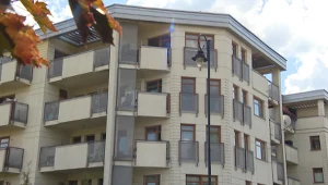 Zwłoki miesięcznej dziewczynki znalezione w mieszkaniu przy al. Wilanowskiej