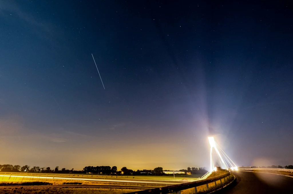 Przeloty ISS nad polską 2022: uchwycenie śladu Międzynarodowej Stacji Kosmicznej nad Polską. 