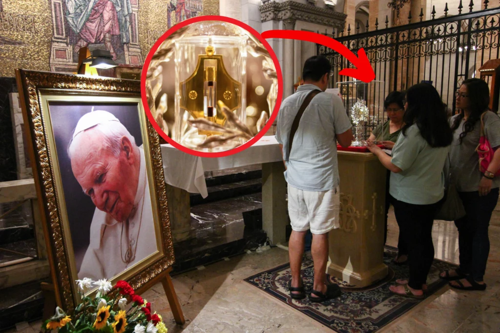 Ampułka z krwią Jana Pawła II zalicza się do relikwii I stopnia. Po zniesieniu relikwii trzeciego stopnia przedmioty, które zostały dotknięte przez świętego lub potarte o jego ciało straciły swój status relikwii