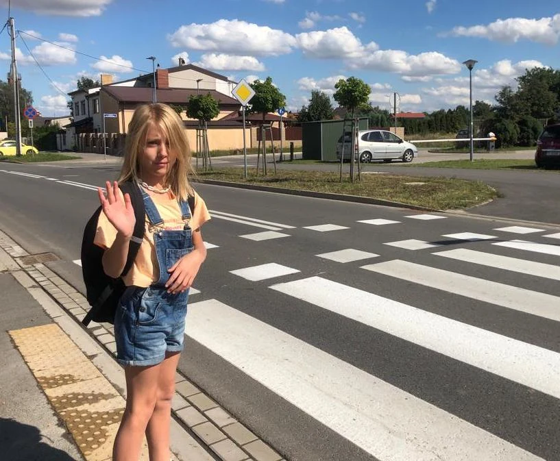 Akcja "Pomachaj kierowcy" ma pomóc w zwracaniu uwagi pieszych i kierowców na siebie nawzajem. Akcja "Pomachaj kierowcy" ma pomóc w zwracaniu uwagi pieszych i kierowców na siebie nawzajem.