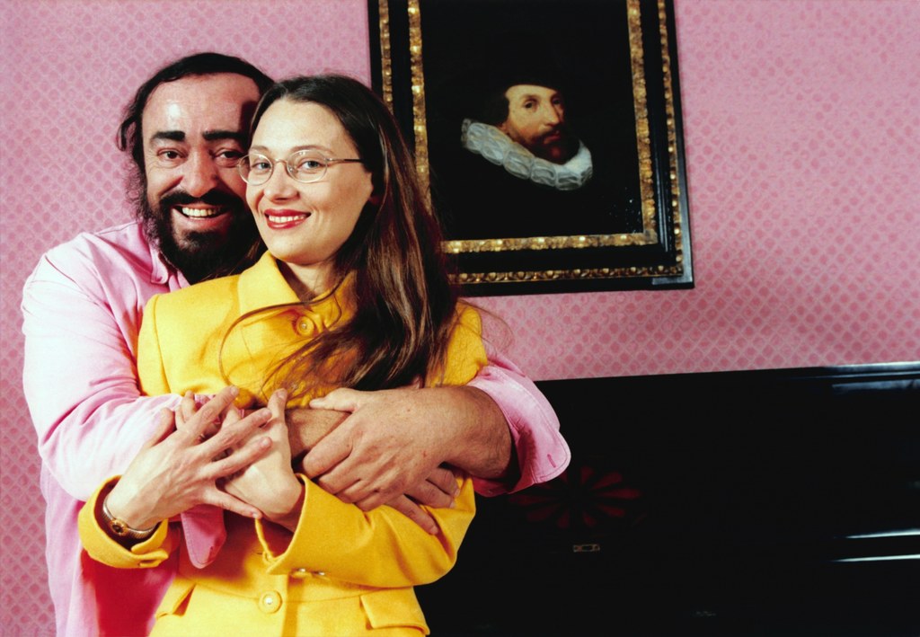 Luciano Pavarotti i druga żona Nicoletta Mantovani w 1997 r.