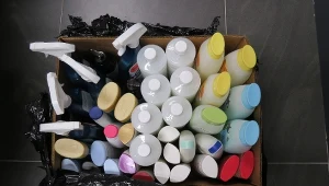 Policja zatrzymała cztery osoby podejrzane o kradzież darów dla uchodźców