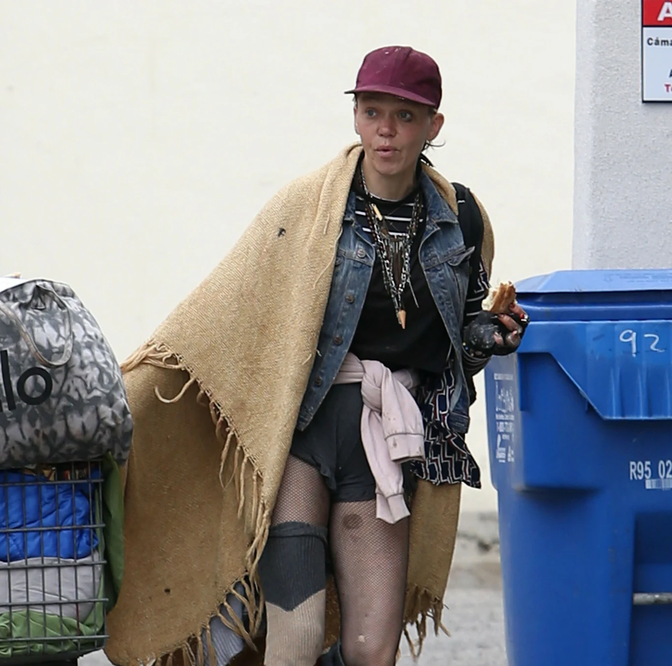 Kobieta nie chce przyjąć pomocy bliskich i udać się na odwyk Kobieta nie chce przyjąć pomocy bliskich i udać się na odwyk