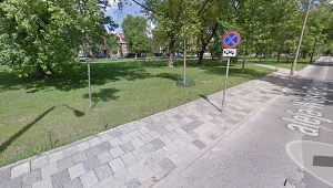 Do wypadku z udziałem 22-latki doszło na skwerze w warszawskiej dzielnicy Żoliborz