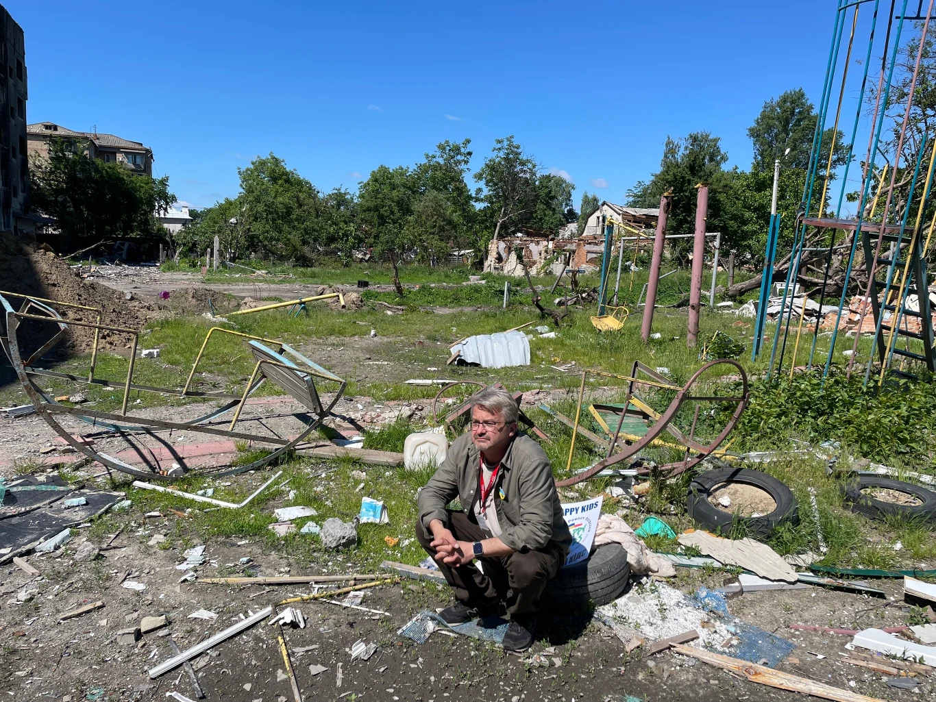 Aleksander Kartasiński, prezes Fundacji Happy Kids, w czasie jednego z pobytów w Ukrainie 
