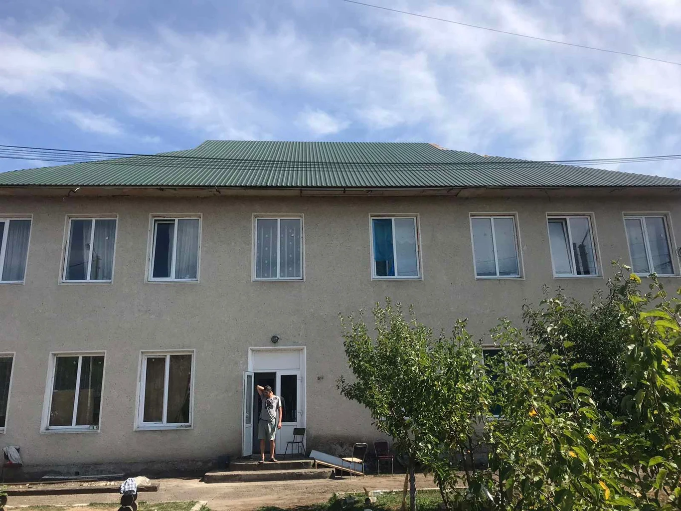 Sadzawa. Wyremontowany przez fundację dach