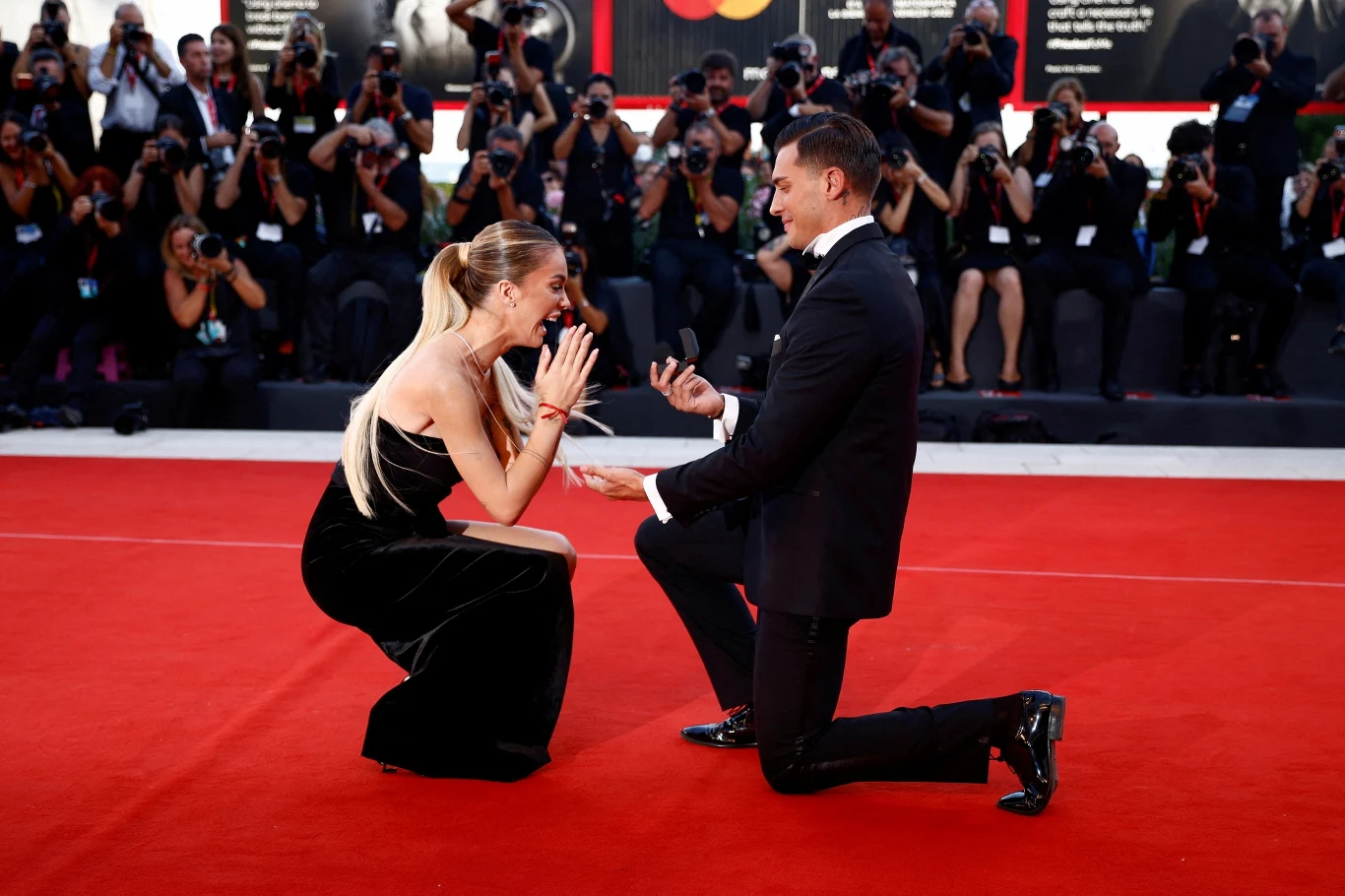 Alessandro Basciano i Sophie Codegoni zaręczyli się w Wenecji Alessandro Basciano i Sophie Codegoni zaręczyli się w Wenecji