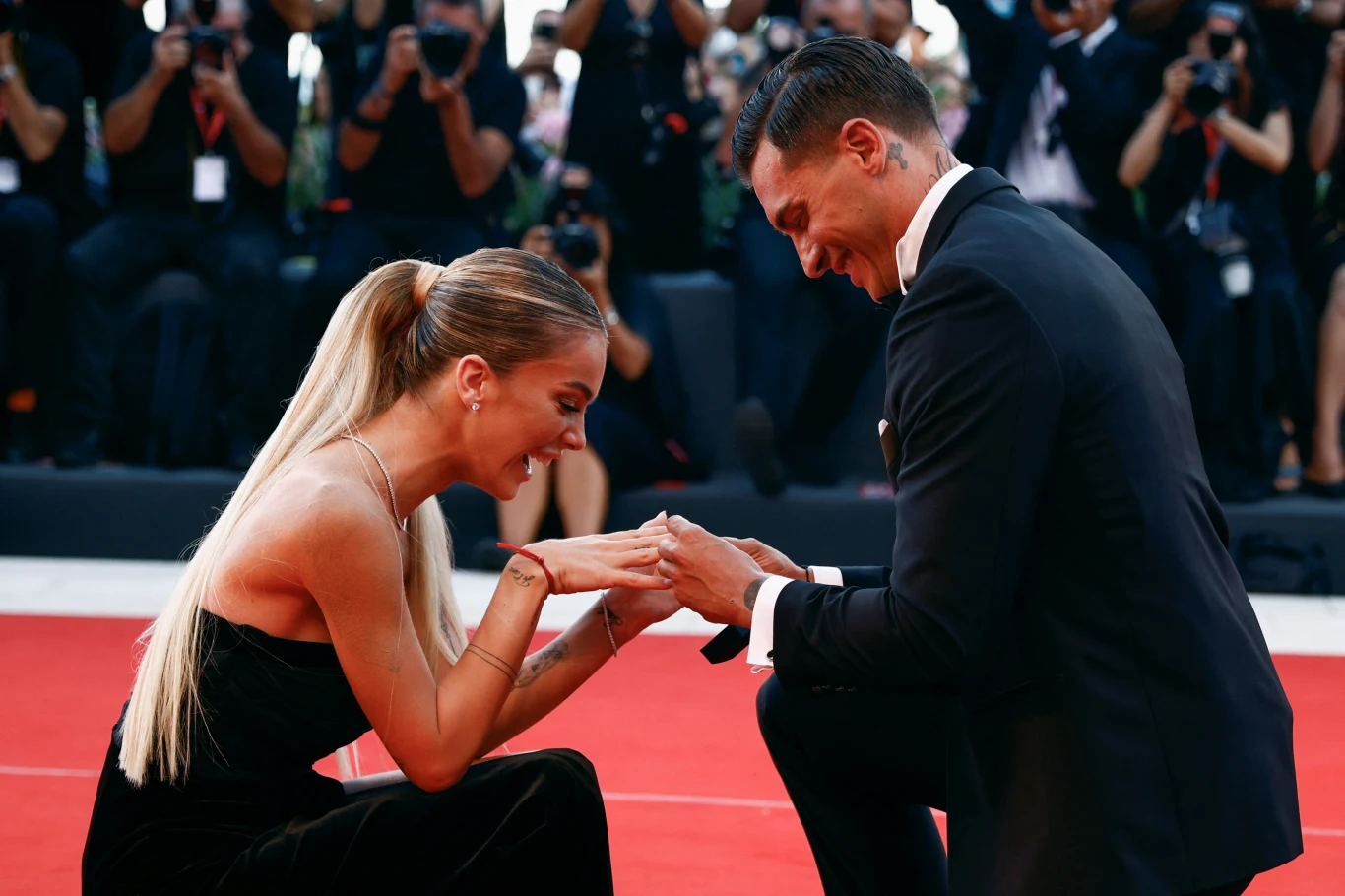 Alessandro Basciano i Sophie Codegoni zaręczyli się w Wenecji Alessandro Basciano i Sophie Codegoni zaręczyli się w Wenecji