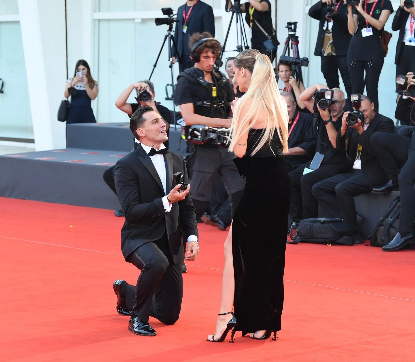 Alessandro Basciano i Sophie Codegoni zaręczyli się w Wenecji Alessandro Basciano i Sophie Codegoni zaręczyli się w Wenecji