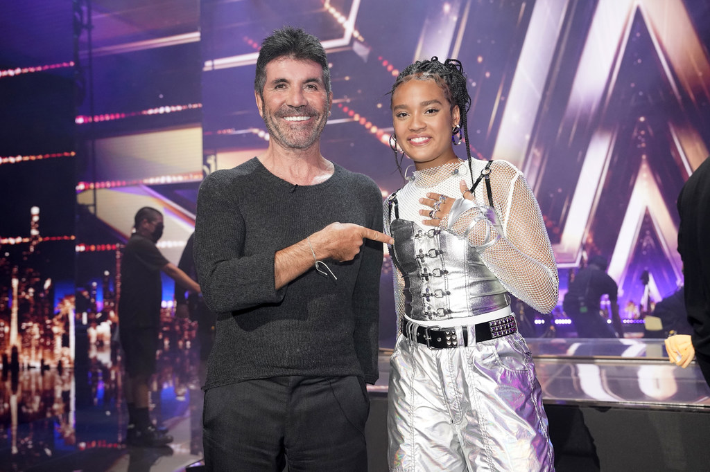 Sara James i Simon Cowell na planie "Mam Talent"