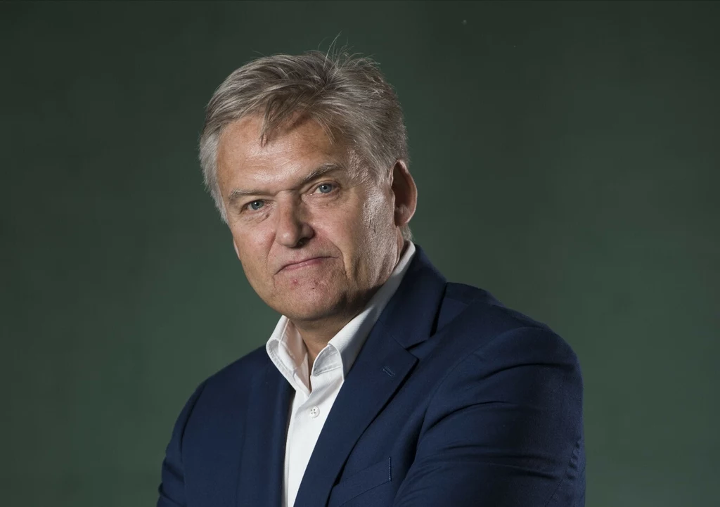 Na Iaina Macwhirtera spadła fala krytyki po tym, jak nazwał "gabinetem kokosowym" rząd Liz Truss Na Iaina Macwhirtera spadła fala krytyki po tym, jak nazwał "gabinetem kokosowym" rząd Liz Truss