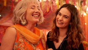 Emma Thompson i Lily James w scenie z filmu "Plan na miłość"