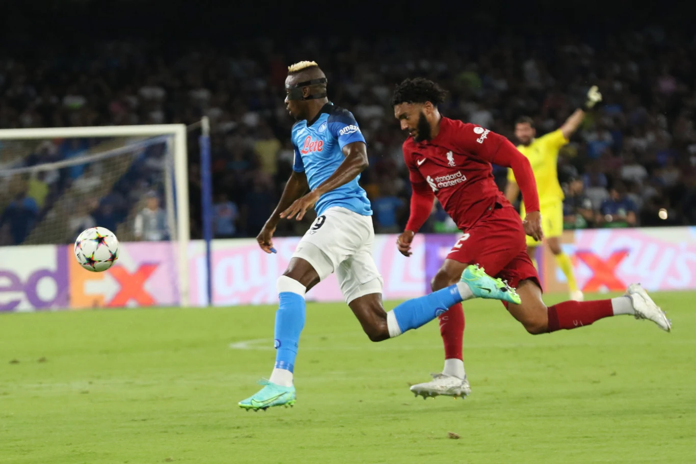 Joe Gomez był we wczorajszym meczu regularnie ogrywany przez piłkarzy Napoli