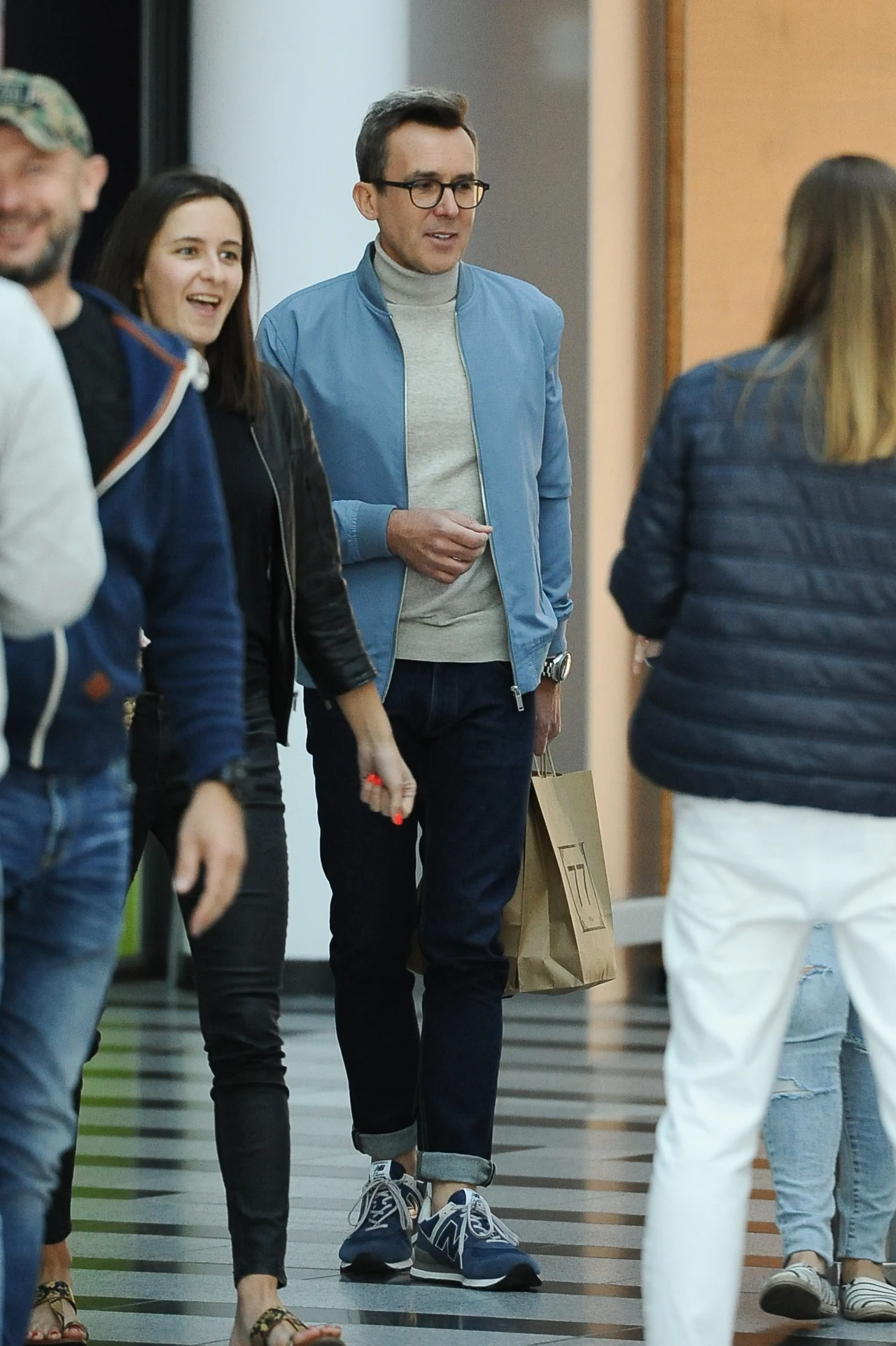 Maciej Kurzajewski na korytarzu sprawiał wrażenie, jakby nie widział Kasi Cichopek Maciej Kurzajewski na korytarzu sprawiał wrażenie, jakby nie widział Kasi Cichopek