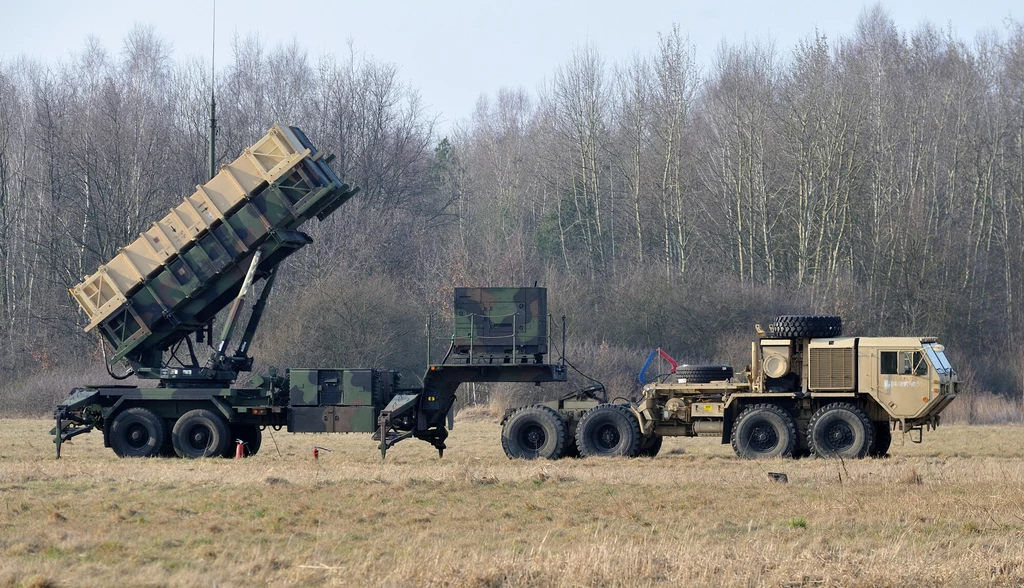 System rakietowy MiM-104 Patriot nad terenie 3 Warszawskiej Brygady Rakietowej podczas wspólnych manewrów NATO