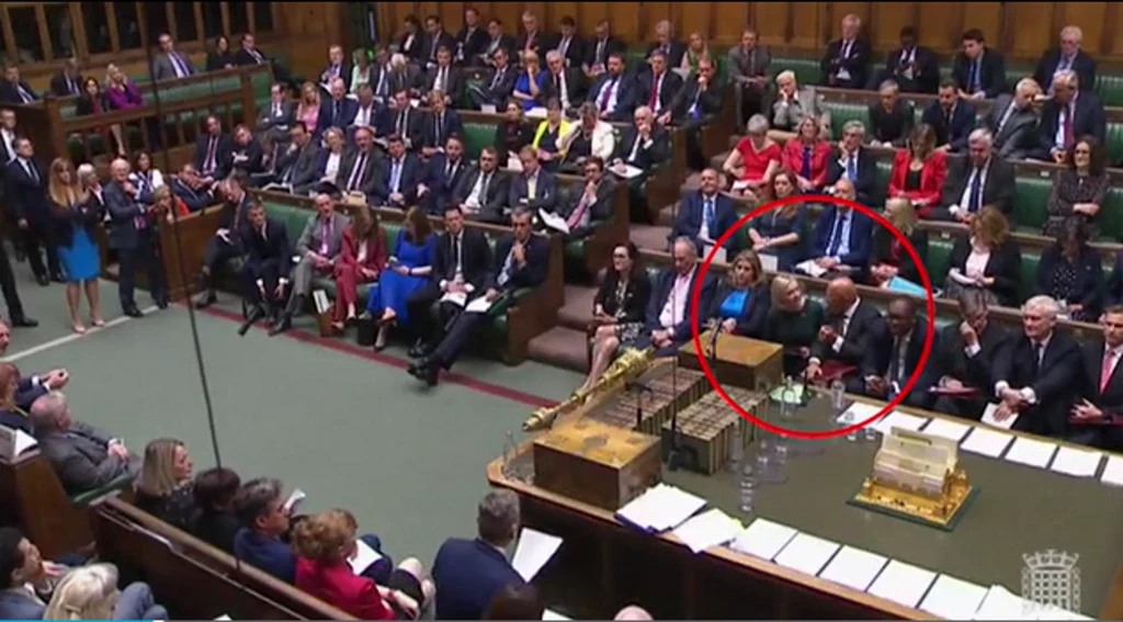 Premier Wielkiej Brytanii Liz Truss otrzymała wiadomość o stanie zdrowia Elżbiety II tuż przed wystąpieniem Premier Wielkiej Brytanii Liz Truss otrzymała wiadomość o stanie zdrowia Elżbiety II tuż przed wystąpieniem
