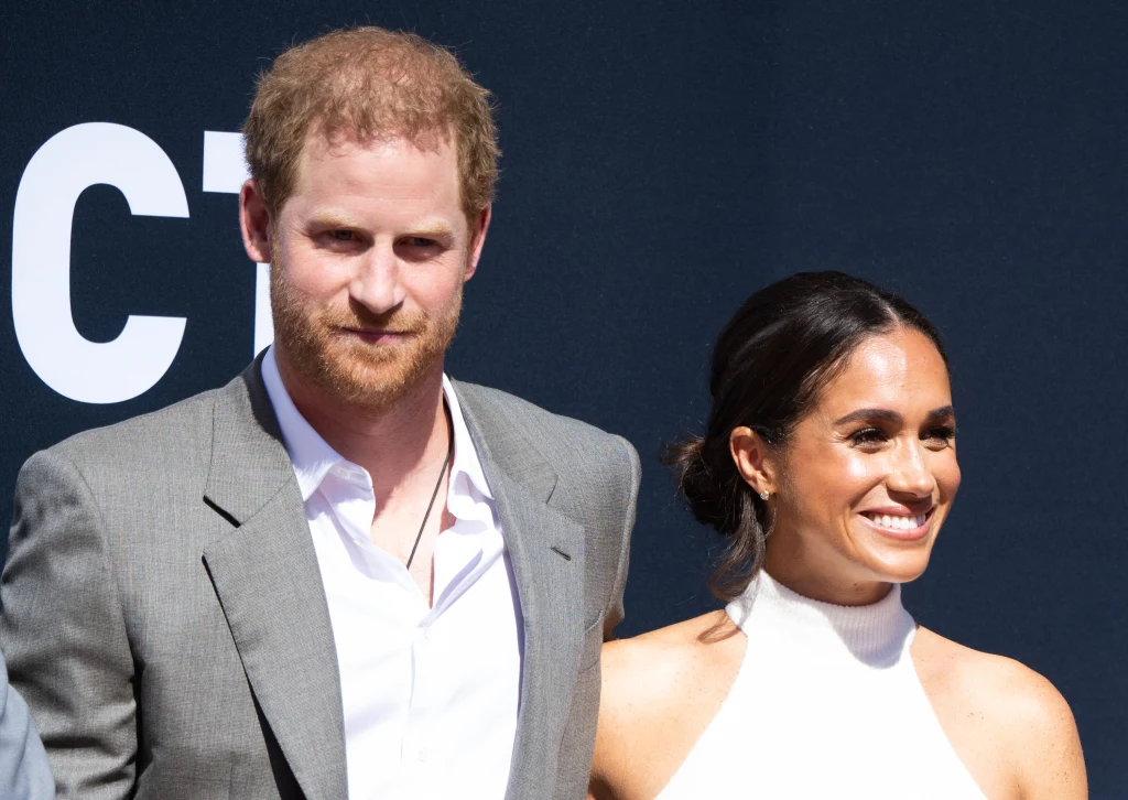 Książe Harry i Meghan Markle zmieniają plany z powodu problemów zdrowotnych królowej Elżbiety II Książe Harry i Meghan Markle zmieniają plany z powodu problemów zdrowotnych królowej Elżbiety II