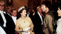 Elżbieta II i Cliff Richard po jego występie podczas The Royal Variety Show w Londynie w 1981 r. Tytuł szlachecki otrzymał od niej w 1995 r., przed tak sławnymi muzykami, jak m.in. Elton John, Mick Jagger czy Paul McCartney.