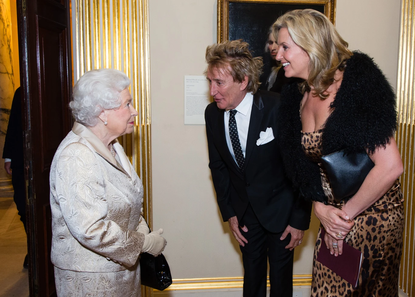 Elżbieta II i Rod Stewart, któremu towarzyszyła jego żona, Penny Lancaster - Londyn, 2016 r. Elżbieta II i Rod Stewart, któremu towarzyszyła jego żona, Penny Lancaster - Londyn, 2016 r.