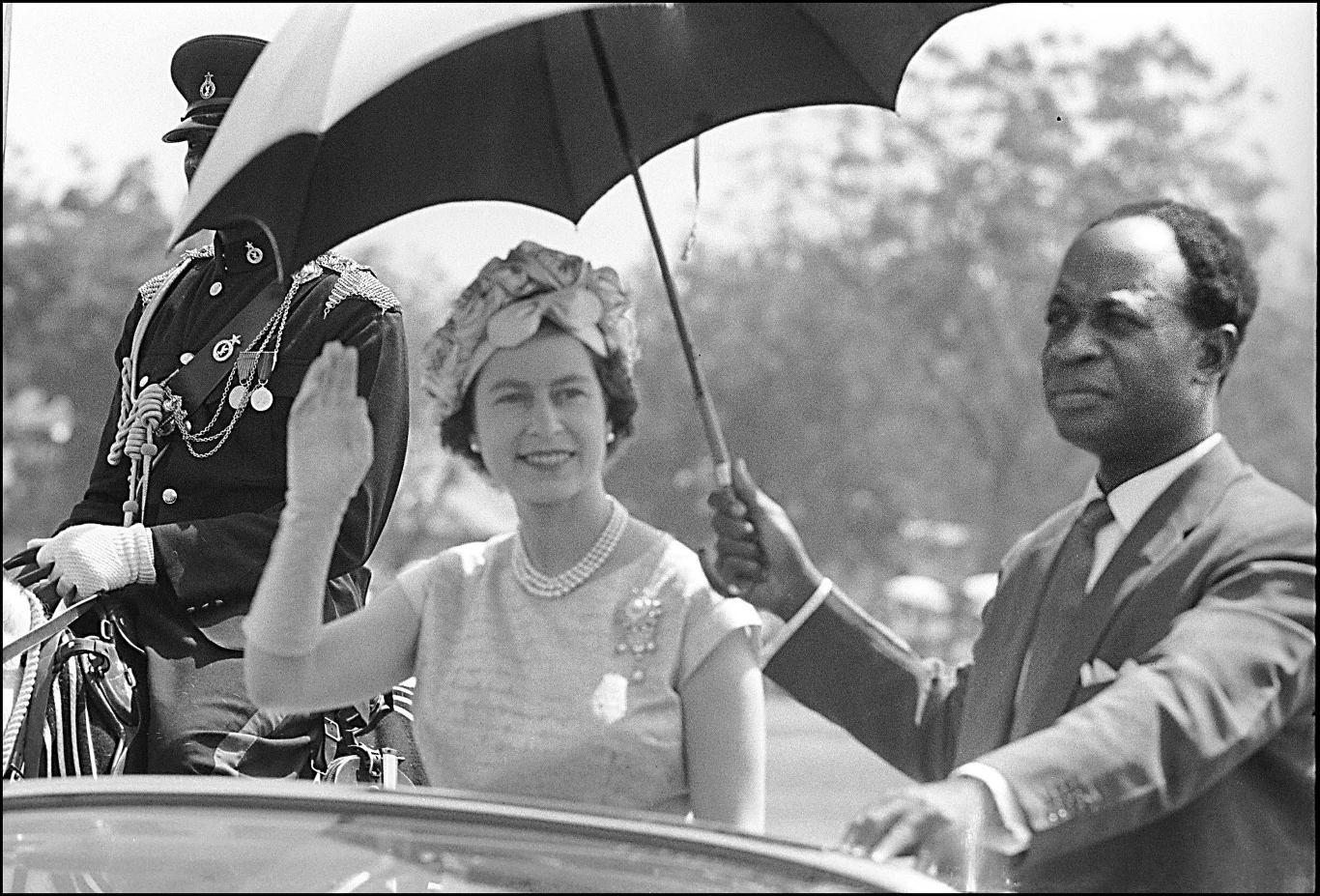 Królowa Elżbieta II odwiedza Ghanę, byłą brytyjską kolonię Królowa Elżbieta II odwiedza Ghanę, byłą brytyjską kolonię