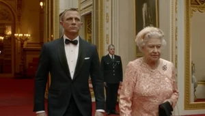 Królowa Elżbieta II i Daniel Craig w klipie nagranym z okazji Igrzysk Olimpijskich w Londynie. Źródło: www.youtube.com/c/Olympics