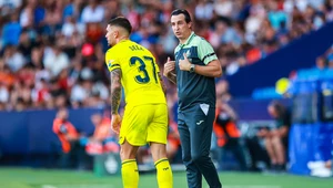 Unai Emery instruuje Adriana De La Fuente. 