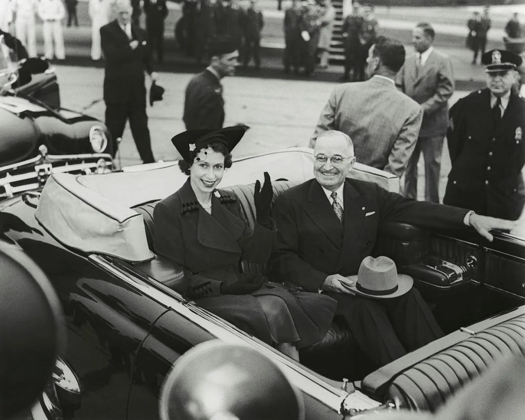 Królowa Elżbieta II i prezydent Harry Truman (okres prezydentury: 1945-1953). Królowa Elżbieta II i prezydent Harry Truman (okres prezydentury: 1945-1953).