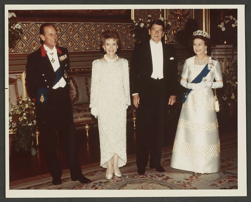 Królowa Elżbieta i prezydent Ronald Reagan (okres prezydentury: 1981-1989). Królowa Elżbieta i prezydent Ronald Reagan (okres prezydentury: 1981-1989).