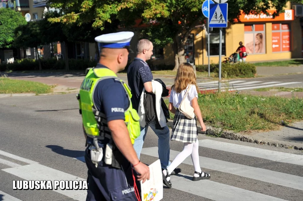 Policjanci zapowiadają, że okolice szkół będą patrolować przez cały wrzesień