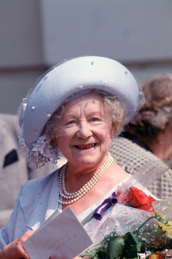 Elżbieta Bowes-Lyon zmarła 30 marca 2002 roku