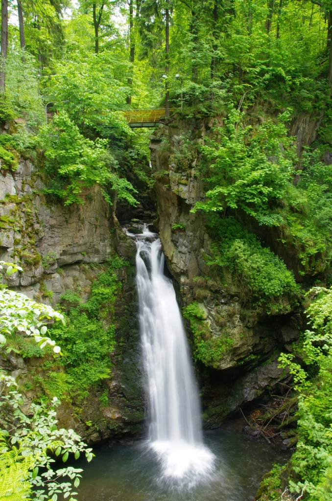 Wodospad znajdujący się w Międzygórzu ma 22 metry wysokości 