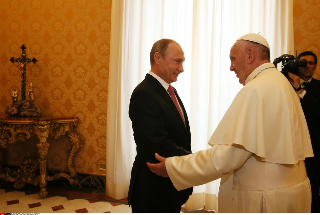 Papież Franciszek i Władimir Putin podczas spotkania w 2015 roku Papież Franciszek i Władimir Putin podczas spotkania w 2015 roku