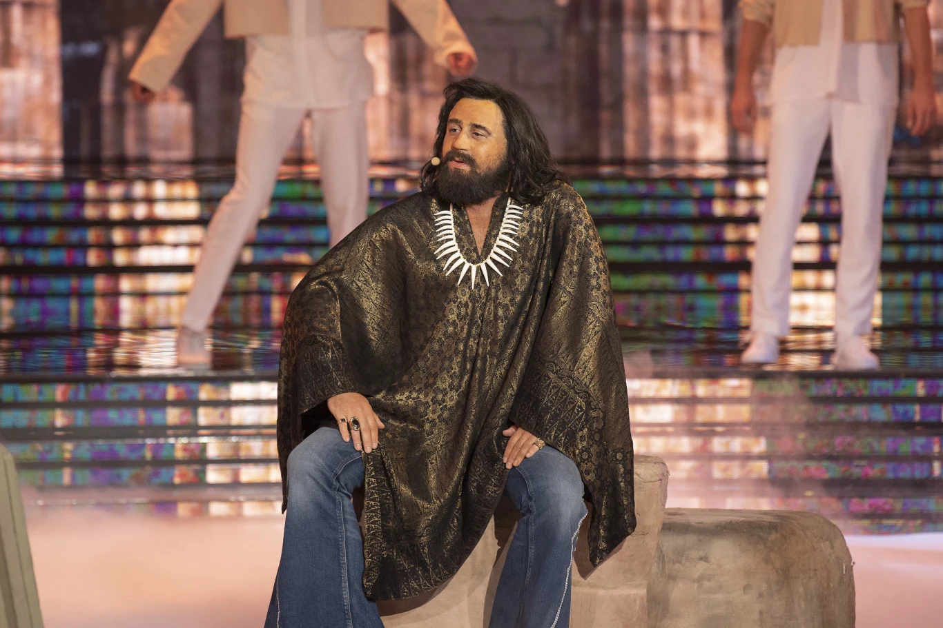 Michał Milowicz jako Demis Roussos. Michał Milowicz jako Demis Roussos.