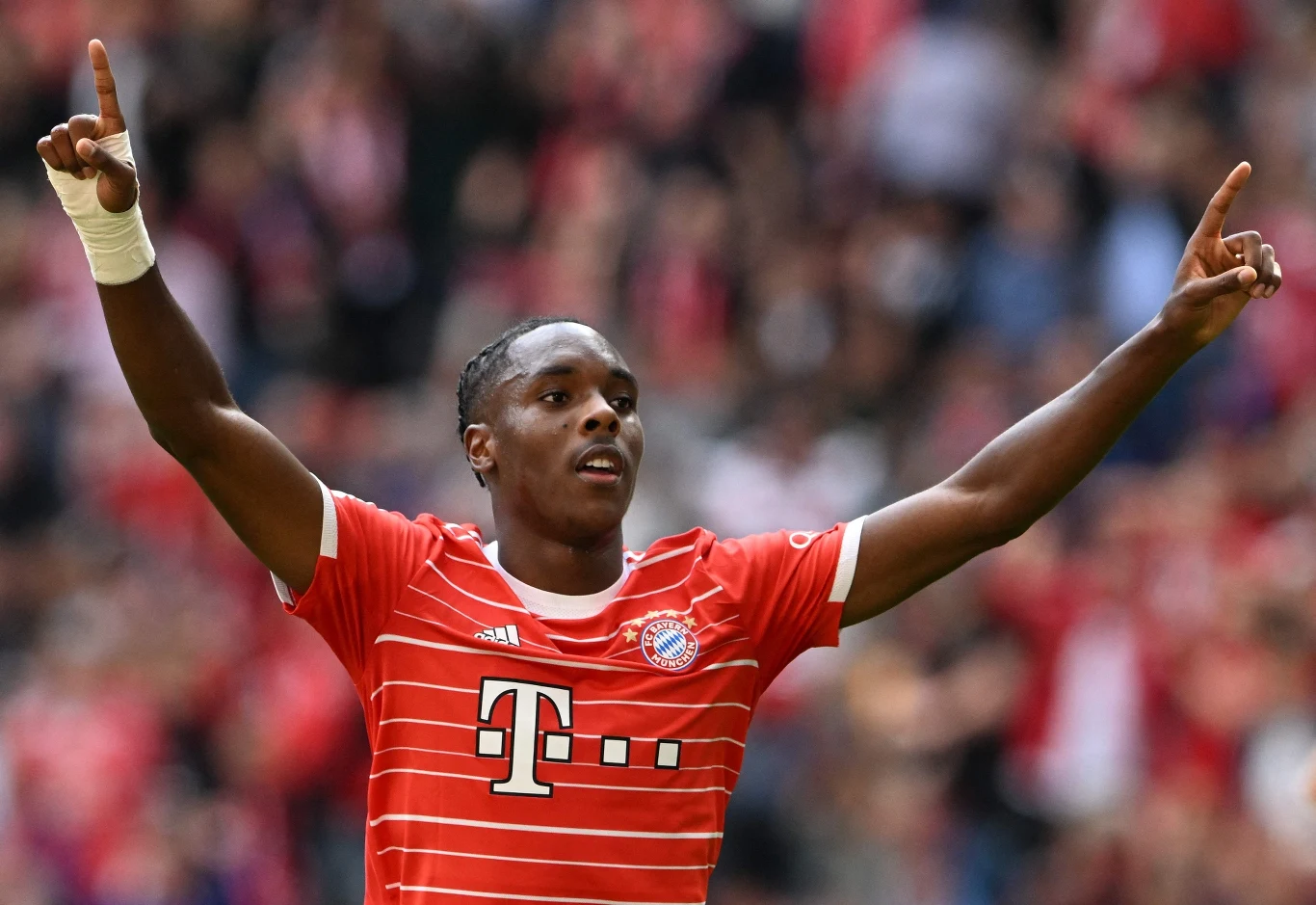 17-letni Mathys Tel został najmłodszym piłkarzem w historii Bayernu, który zagrał od pierwszej minuty w Bundeslidze. I od razu zdobył bramkę