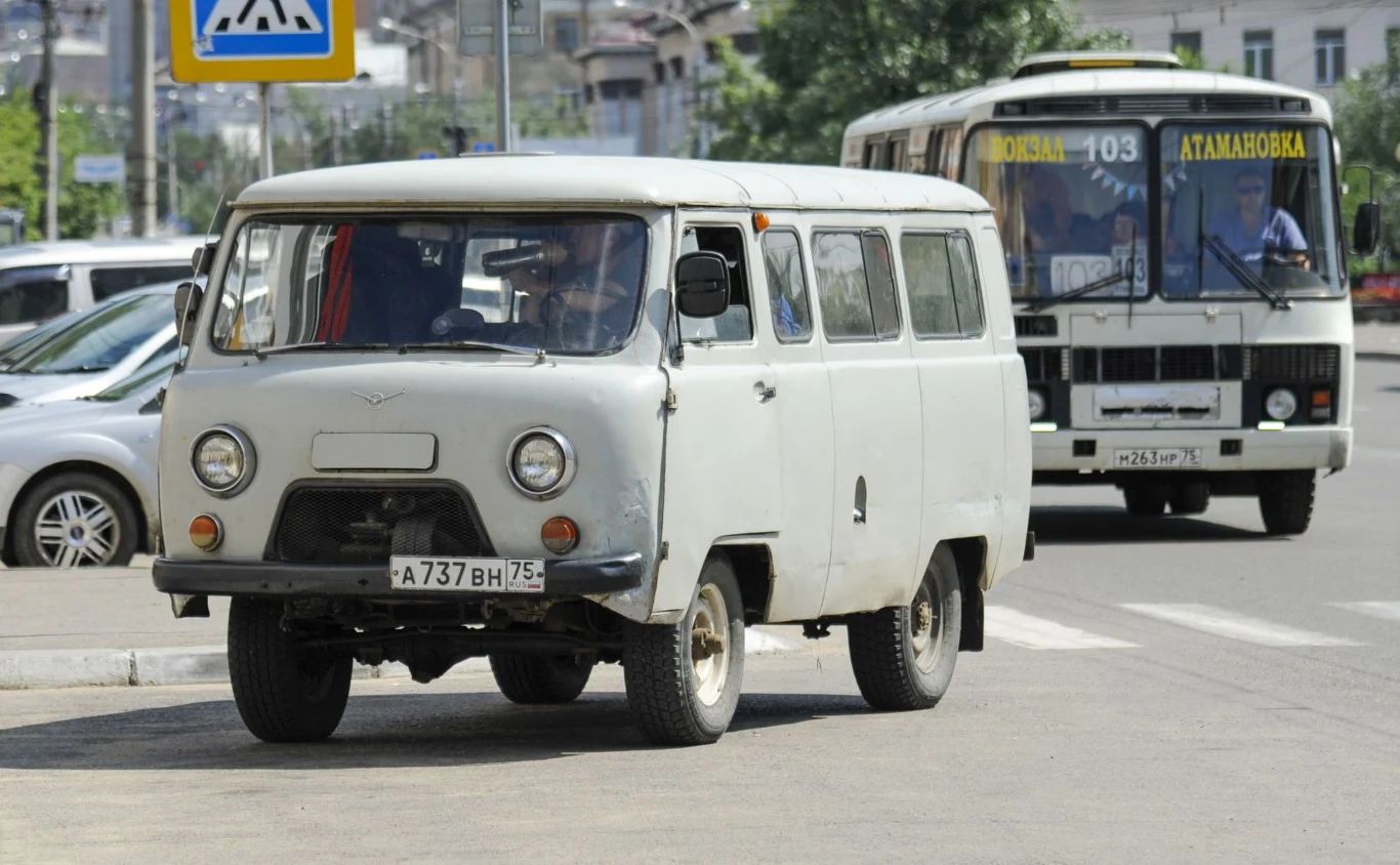 Uaz 2206 zwany potocznie "buchanką" (bochenek) 