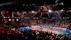 Polscy kibice "wyklaskalii" hymn Włoch na ceremonii dekoracji