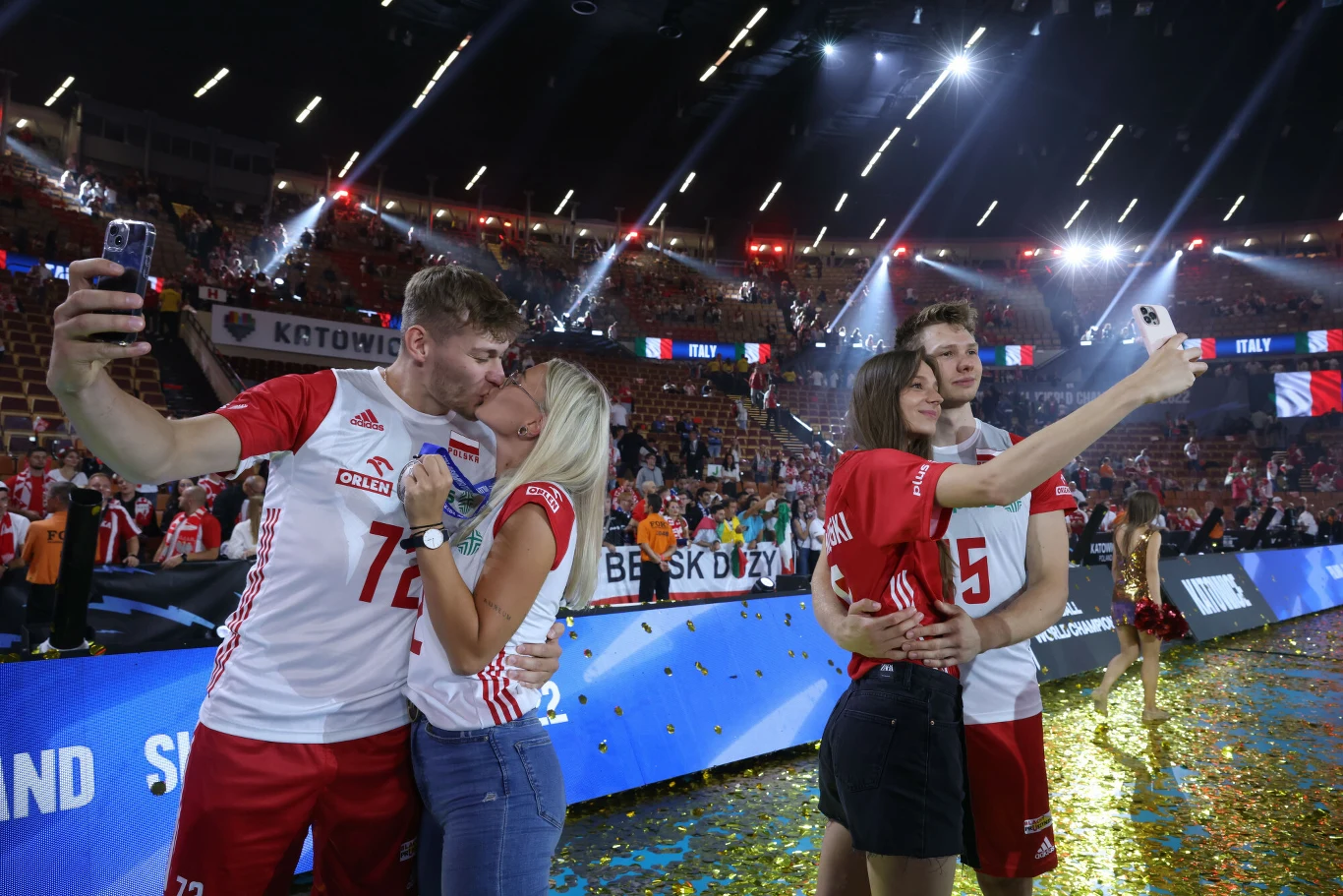 Mateusz Poręba i Jakub Kochanowski z partnerkami