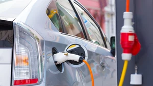 Rosnące ceny energii zmieniły koszty podróży autami elektrycznymi