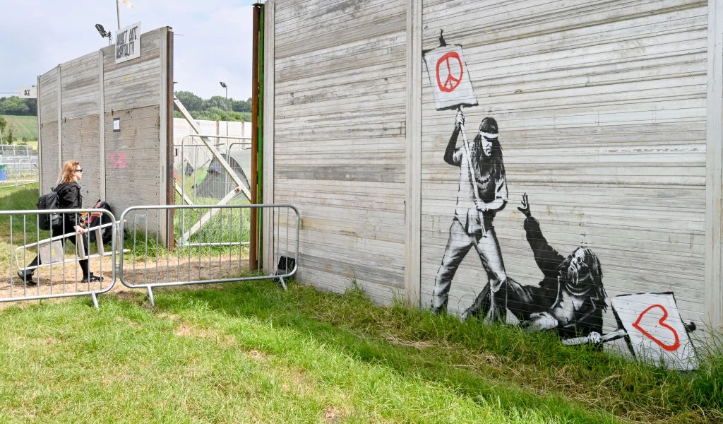 Graffiti autorstwa artysty o pseudonimie Banksy