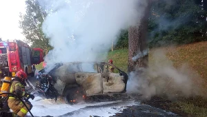 Auto stanęło w płomieniach