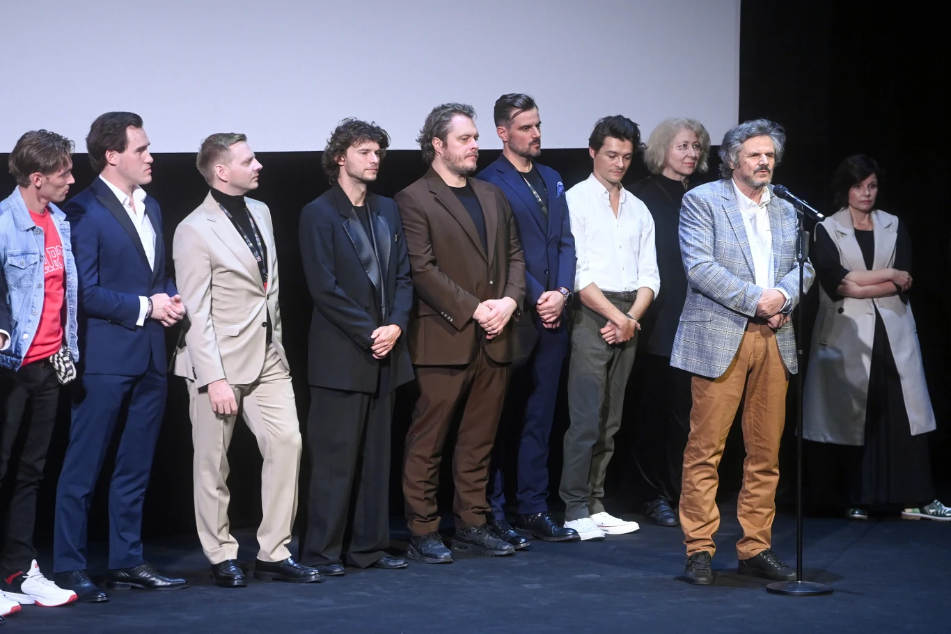 Podczas uroczystego pokazu filmu "Orzeł. Ostatni patrol", który zainaugurował tegoroczną edycje Festiwalu Polskich Filmów Fabularnych w Gdyni, w Teatrze Muzycznym obecni byli reżyser Jacek Bławut oraz gwiazdy obrazu m.in. Mateusz Kościukiewicz, Tomasz Schuchardt, Tomasz Ziętek, Antoni Pawlicki i Rafał Zawierucha.