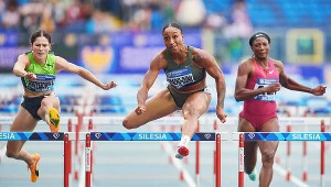 Jasmine Camacho-Quinn (w środku) wygrała w Bellinzonie, Nia Ali (z prawej) była druga, a Pia Skrzyszowska - trzecia