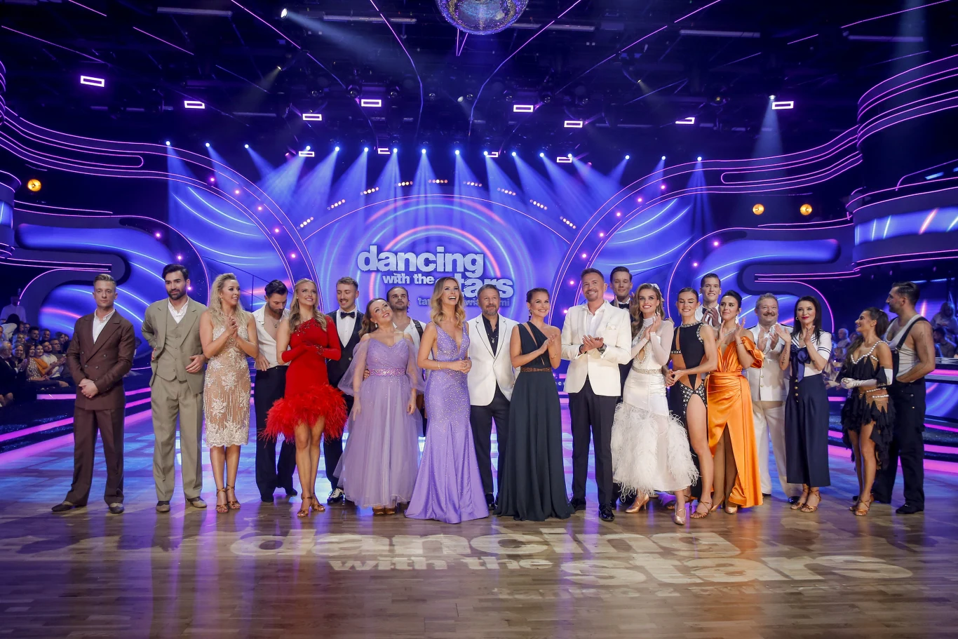 Uczestnicy, jurorzy i prowadzący 13. edycję "Dancing with The Stars. Taniec z Gwiazdami". Uczestnicy, jurorzy i prowadzący 13. edycję "Dancing with The Stars. Taniec z Gwiazdami".